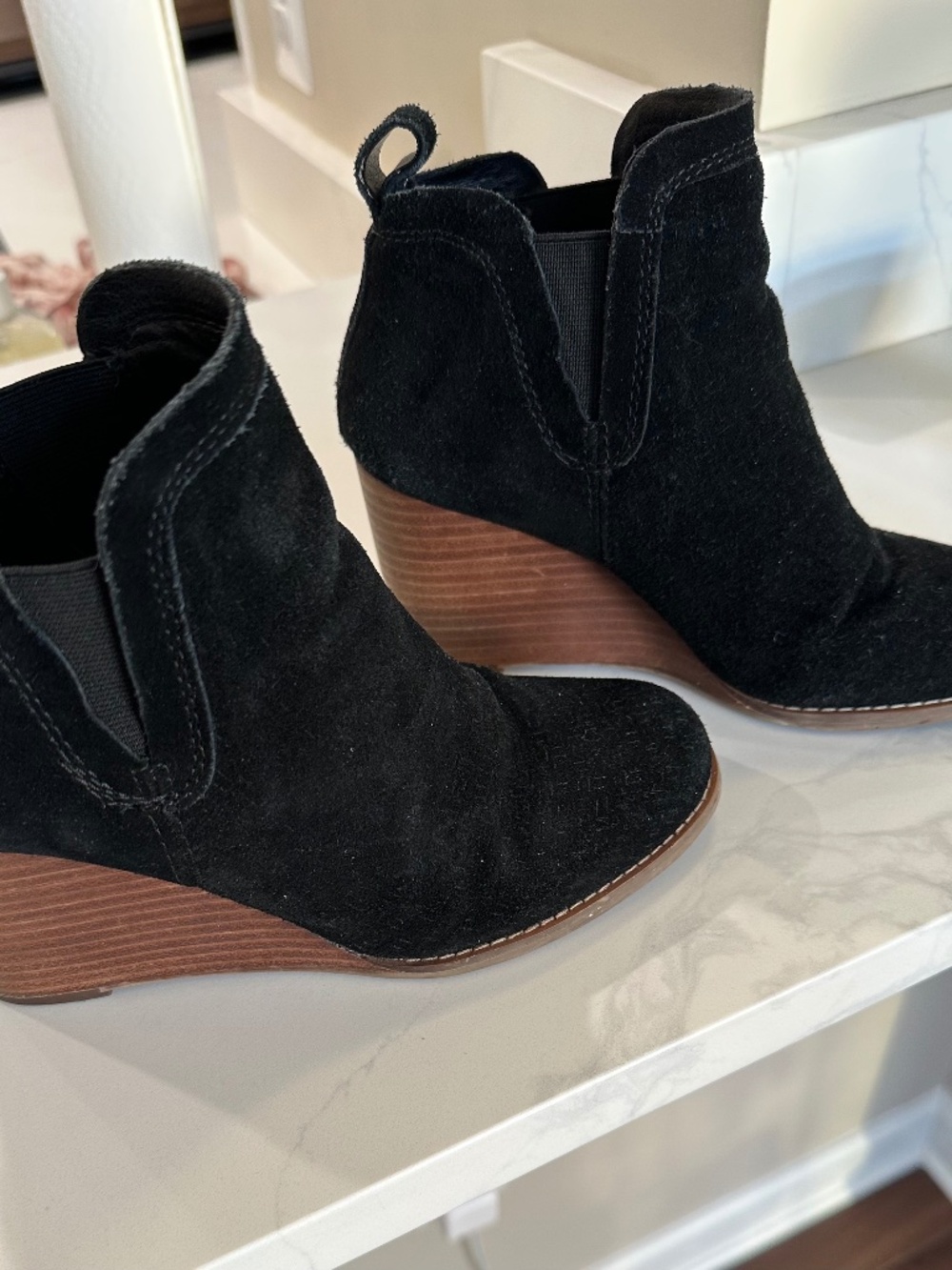 Crown Vintage wedge heel suede boot - size 6.5